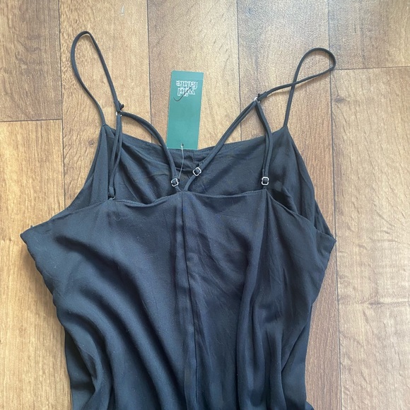 New strappy jumpsuit size medium - Picture 3 of 3